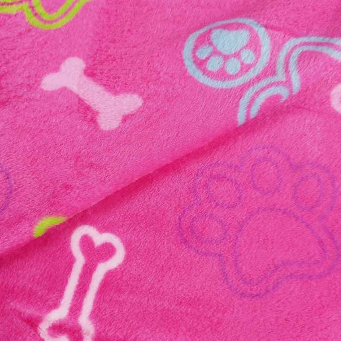 TELA-PIEL-DE-CONEJO-ESTAMPADA-COLOR-ROSADO-HUELLAS-Y-HUESOS